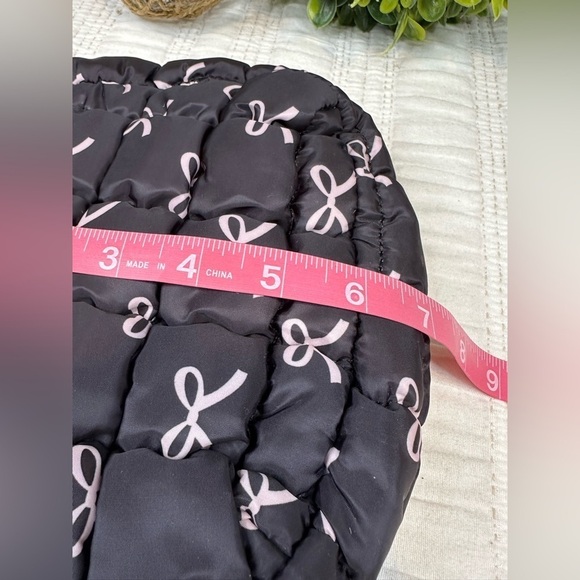 Small Black Puffer Bag with Pink Bows - Picture 6 of 7